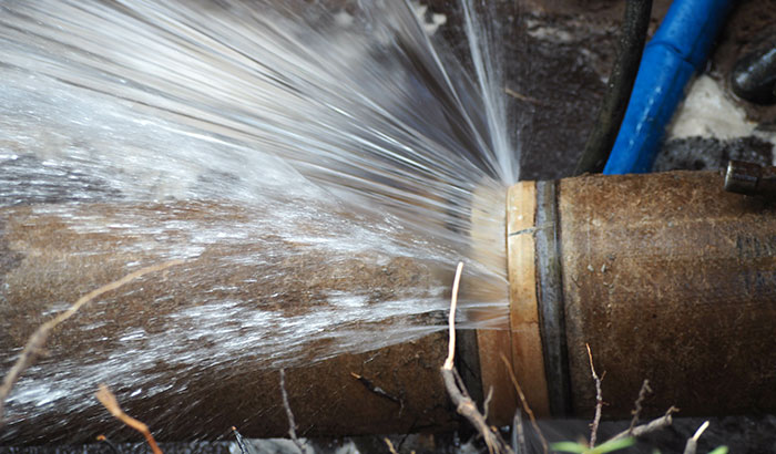 5 Tips for Preventing Burst Pipes In Your Home or Business